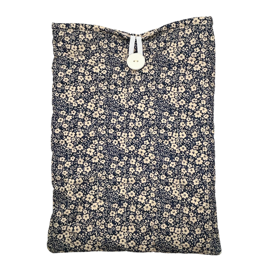 Everleigh Quilted Book Sleeve